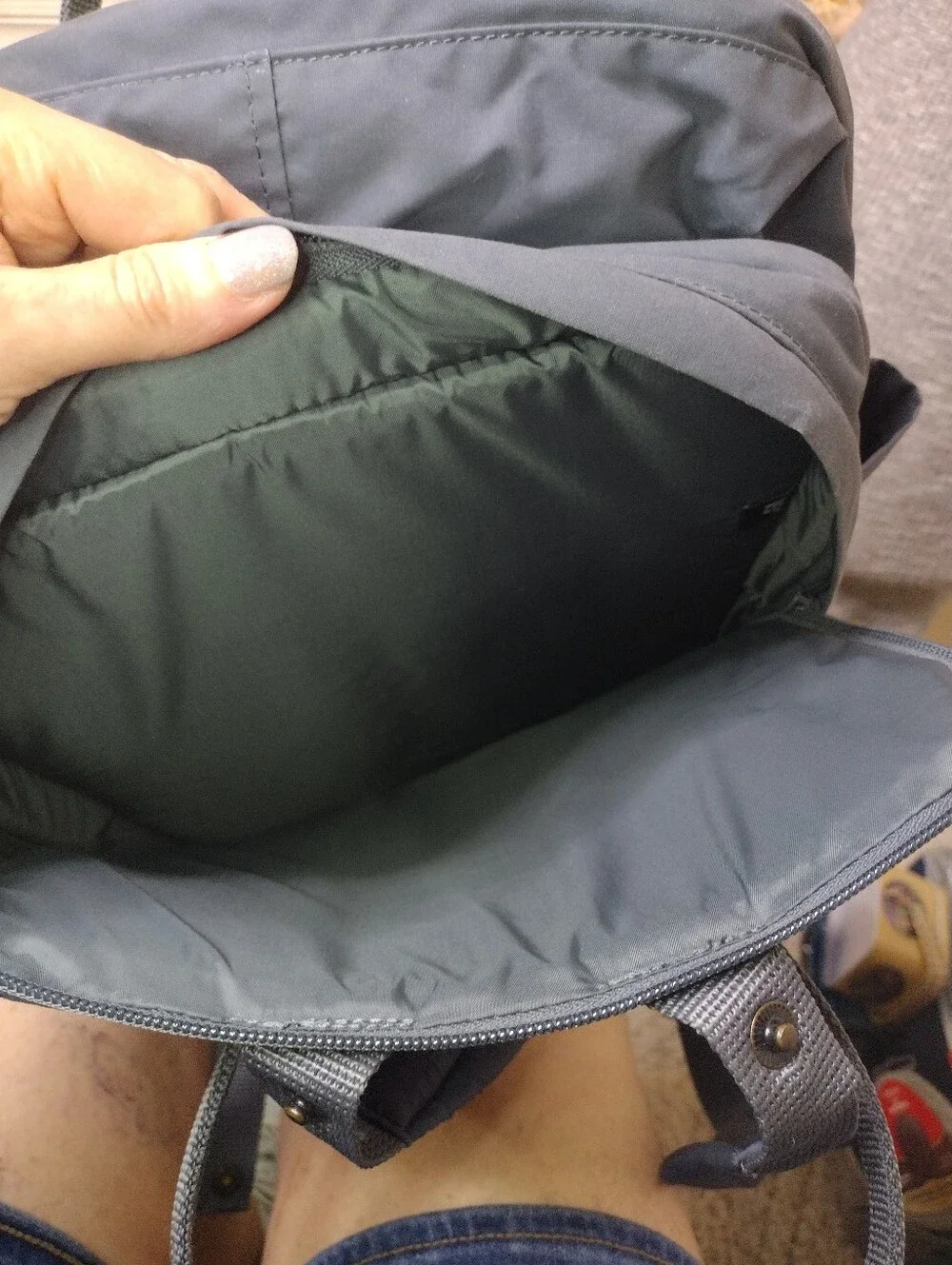 Fjallraven Kånken Men's Graphite Gray Water Resistant School/Travel Backpack